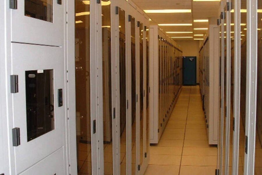 Alimentação dos racks do Data Center Itaú Unibanco